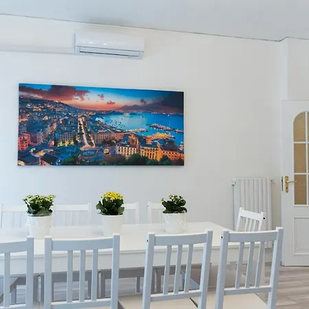 Moderno Al Centro נאפולי